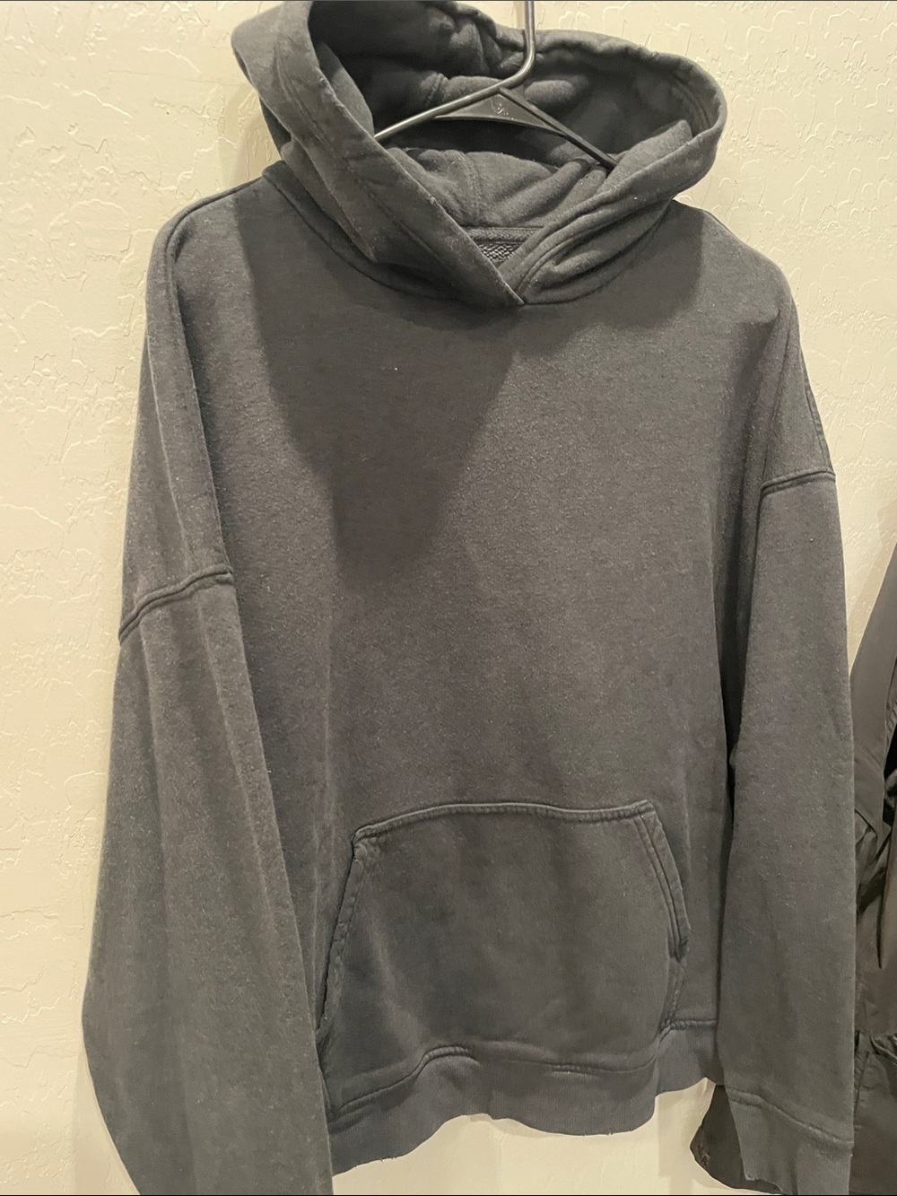 nuuds Men's Charcoal Gray vintage   Pullover Hoodie size MEDIUM